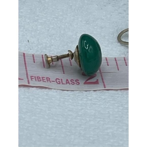 Vintage milky green jade screw back earrings - Picture 8 of 12